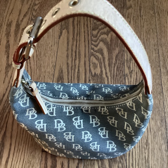 Dooney & Bourke monogram canvas handbag - Picture 3 of 11